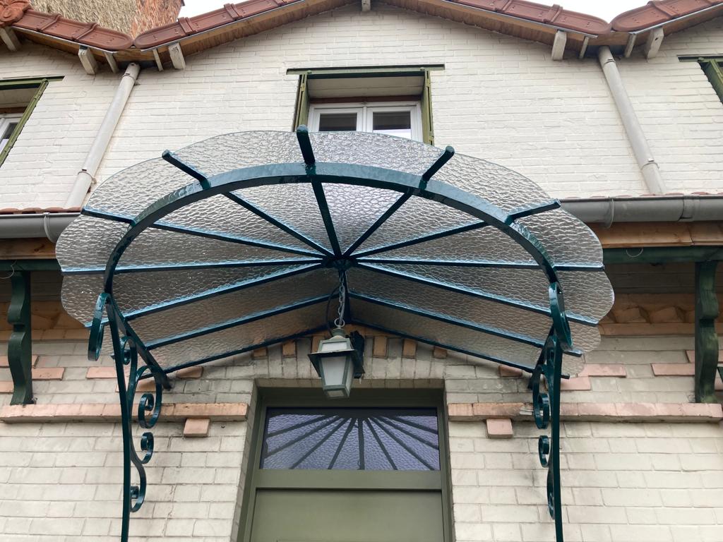 Marquises de porte en fer forgé