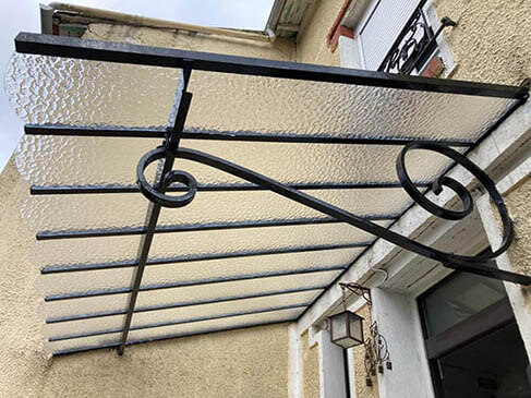 Marquise en fer forgé après rénovation